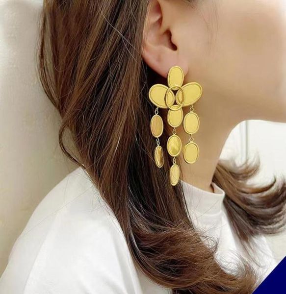 2022 new fashion classic designer charm dangle chandelier earrings elegant women accessories party jewelry gift2654185, Silver
2022 new fashion classic designer charm dangle chandelier earrings elegant women accessories party jewelry gift2654185, Silver