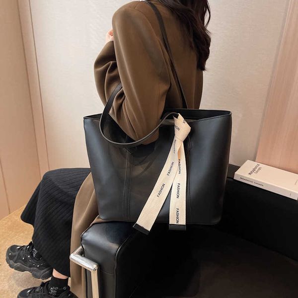 this year's popular women's new trend of big bags is versatile for college students. large capacity and fashionable one shoulder t
this year's popular women's new trend of big bags is versatile for college students. large capacity and fashionable one shoulder t