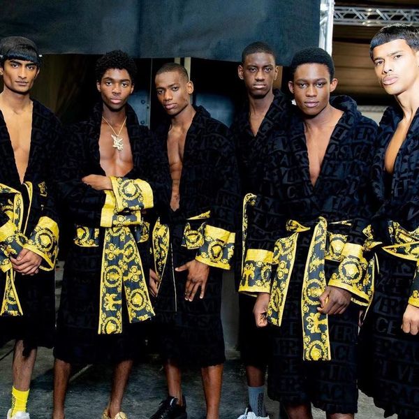 2023 designer luxury vintage bathrobe pajamas 8 colors: 100% cotton women's men's bathrobes, european and american style products
2023 designer luxury vintage bathrobe pajamas 8 colors: 100% cotton women's men's bathrobes, european and american style products