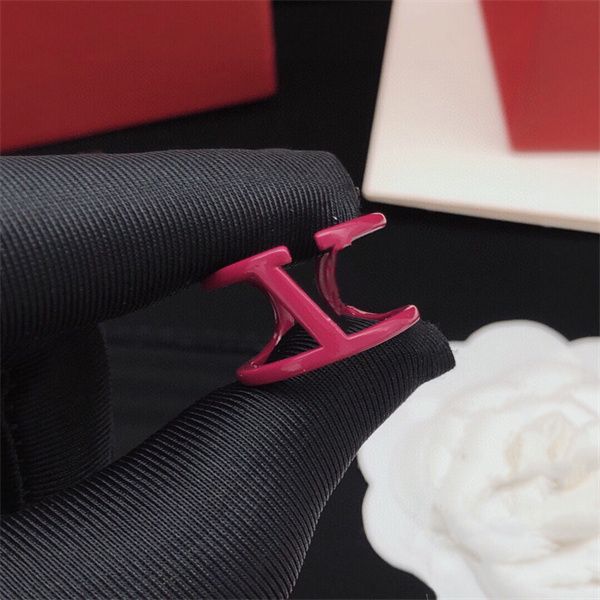 woman opening with side stones rings vlogo metal designer gold letter v luxury jewelry women wedding ring 514434, Slivery;golden
woman opening with side stones rings vlogo metal designer gold letter v luxury jewelry women wedding ring 514434, Slivery;golden