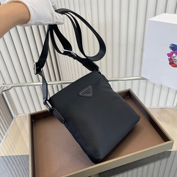 mini portable messenger bag designer bag mens vintage solid color shoulder bag wallet card bag temperament crossbody bag
mini portable messenger bag designer bag mens vintage solid color shoulder bag wallet card bag temperament crossbody bag