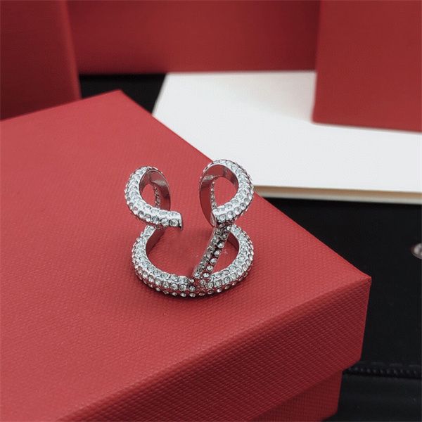 woman opening with side stones rings vlogo metal designer gold letter v luxury jewelry women wedding ring 1145, Slivery;golden
woman opening with side stones rings vlogo metal designer gold letter v luxury jewelry women wedding ring 1145, Slivery;golden