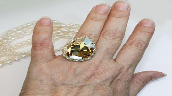 2020 male female big crystal zircon stone ring yellow gold color wedding jewelry promise engagement rings for5530666, Golden;silver
2020 male female big crystal zircon stone ring yellow gold color wedding jewelry promise engagement rings for5530666, Golden;silver