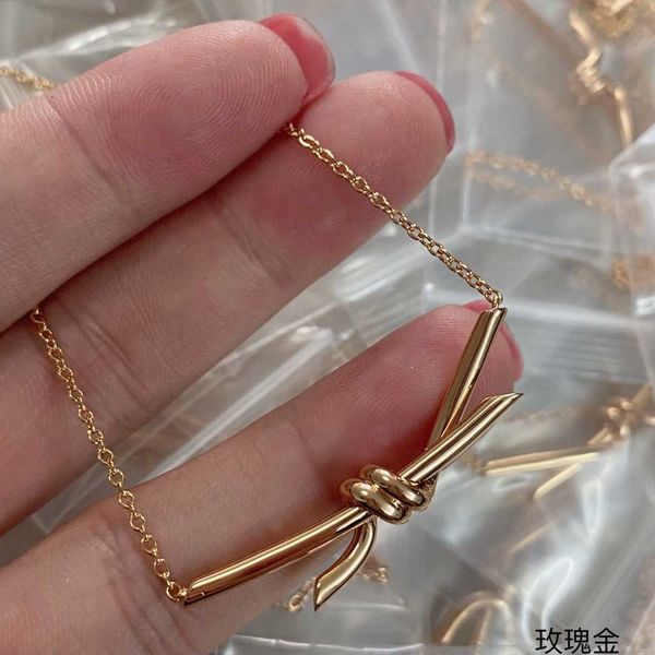 designer new v gold material light t knot necklace cnc high edition elegant plating thick, Silver
designer new v gold material light t knot necklace cnc high edition elegant plating thick, Silver