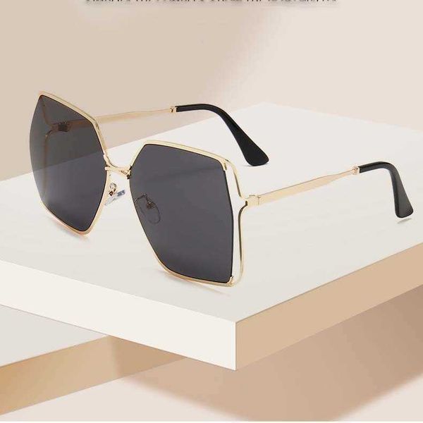 2022 small fresh sense ins wind sunglasses women's fashion versatile round big face thin sunglasses, White;black
2022 small fresh sense ins wind sunglasses women's fashion versatile round big face thin sunglasses, White;black