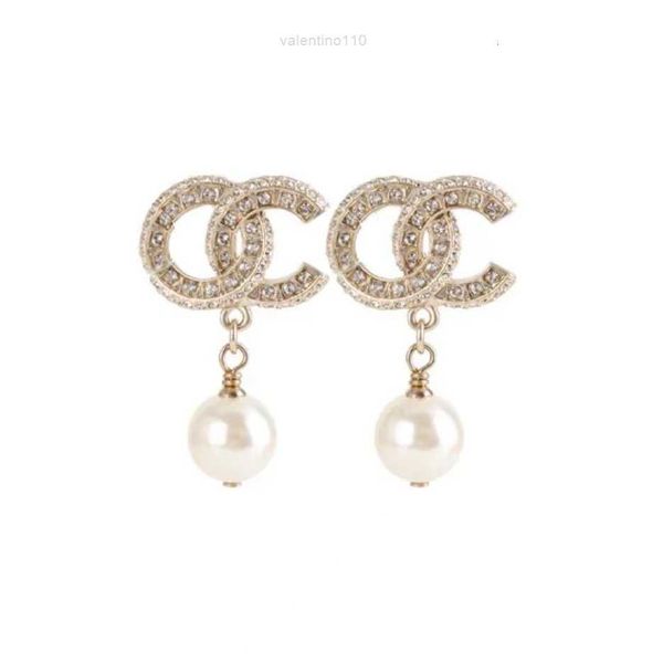 fashion dangle drop pearl earring designer earrings for women party wedding lovers gifts jewelry with flannel bag, Golden;silver
fashion dangle drop pearl earring designer earrings for women party wedding lovers gifts jewelry with flannel bag, Golden;silver