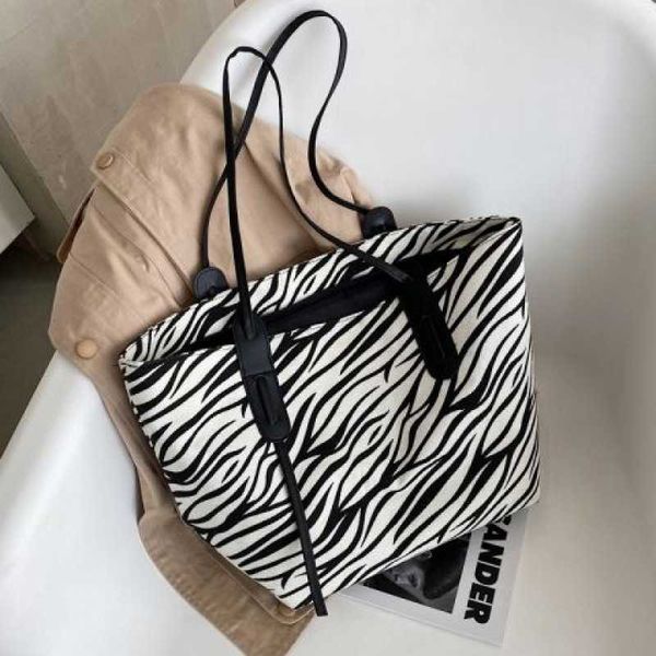 tote bag mesh red pattern bag women's new trendy design large capacity for college students
tote bag mesh red pattern bag women's new trendy design large capacity for college students