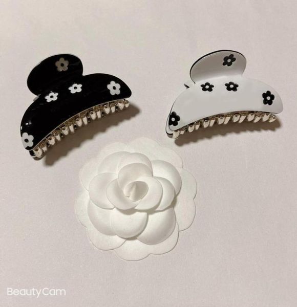 7x35cm simple black and white acrylic plum flower claw clamp c style hairpins one word clip for ladies039 favorite fashion hea14718655196, Golden;silver
7x35cm simple black and white acrylic plum flower claw clamp c style hairpins one word clip for ladies039 favorite fashion hea14718655196, Golden;silver
