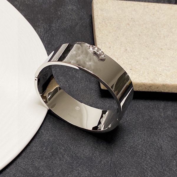 various new styles bangle letter ccity luxury designer jewelry classic gold bracelet c logo women men couple charm bracelets 4557, Black
various new styles bangle letter ccity luxury designer jewelry classic gold bracelet c logo women men couple charm bracelets 4557, Black