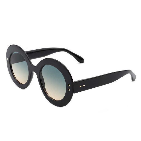 fashion sunglasses luxury outdoor designer summer women tom classical polarized ford personalized and trendy internet red elliptical gradien, White;black 
fashion sunglasses luxury outdoor designer summer women tom classical polarized ford personalized and trendy internet red elliptical gradien, White;black