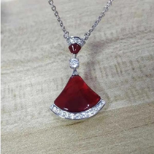925 sterling silver luxury necklace plated 18k rose gold original buckle starry gradient blue powder skirt fan-shaped white mother
925 sterling silver luxury necklace plated 18k rose gold original buckle starry gradient blue powder skirt fan-shaped white mother