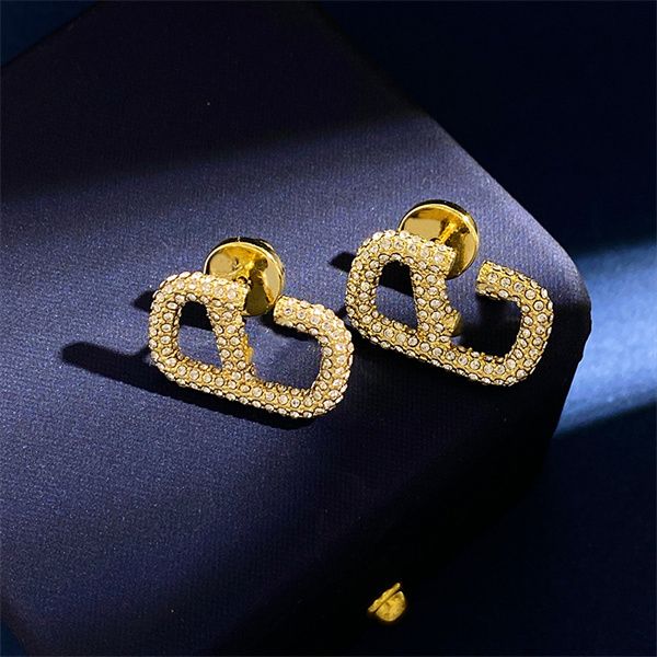 woman stud earrings letter v gold metal earing designer luxury vlogo jewelry hoop women pearl diamond 234456, Golden
woman stud earrings letter v gold metal earing designer luxury vlogo jewelry hoop women pearl diamond 234456, Golden
