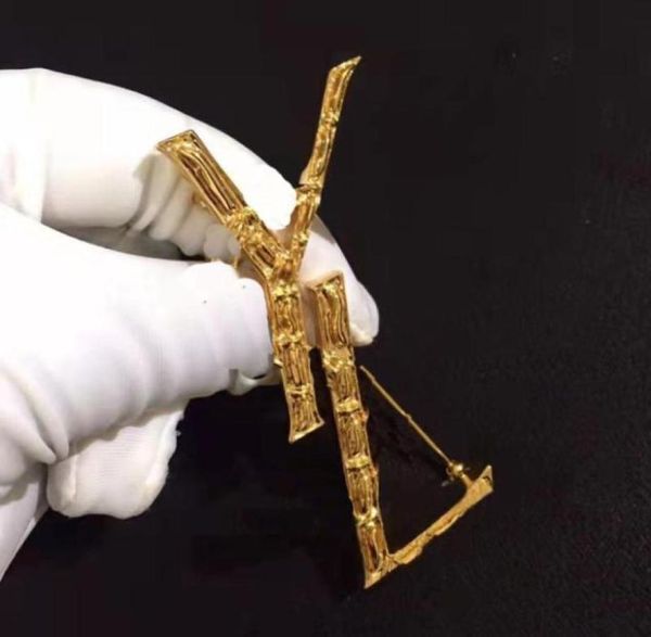 luxury designer men women pins brooches gold silver letter brooch pin for suit dress party nice gift specifications96950122202896, Gray
luxury designer men women pins brooches gold silver letter brooch pin for suit dress party nice gift specifications96950122202896, Gray