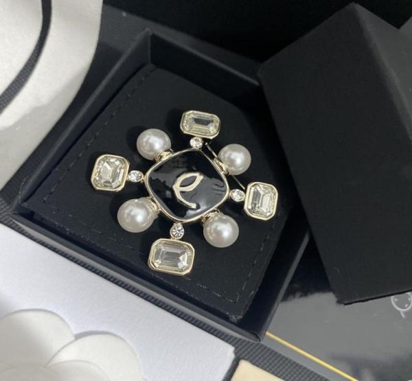 with box fashion designer brooches never fade pearl diamond brooch jewelry luxury pins quality party gift9568412, Gray
with box fashion designer brooches never fade pearl diamond brooch jewelry luxury pins quality party gift9568412, Gray