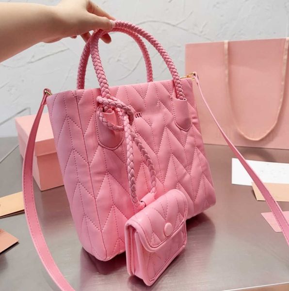 miu bag new stylish pleated wander matelasse miu underarm tote bag womens luxurys designer purses handbag clutch crossbody with shoulder fre
miu bag new stylish pleated wander matelasse miu underarm tote bag womens luxurys designer purses handbag clutch crossbody with shoulder fre