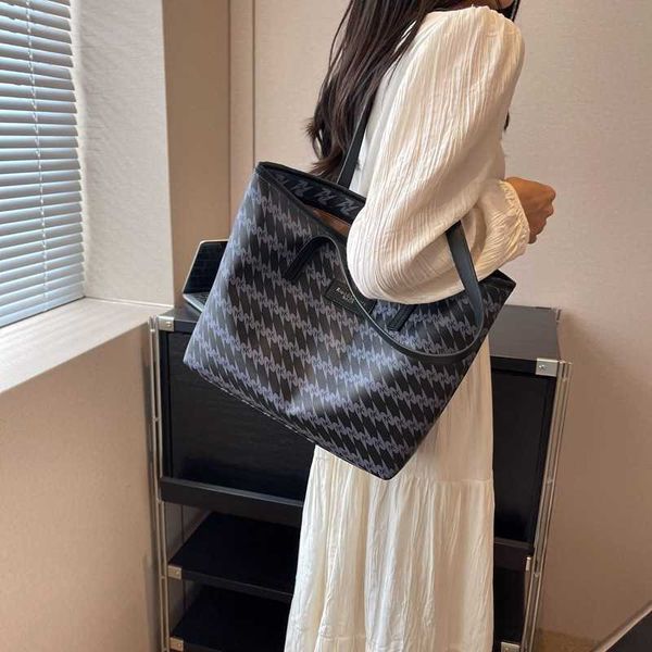 leisure simple tote bag summer new college student commuter fashion texture one shoulder women's bag handbag
leisure simple tote bag summer new college student commuter fashion texture one shoulder women's bag handbag