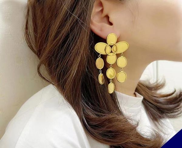 2022 new fashion classic designer charm dangle chandelier earrings elegant women accessories party jewelry gift3513738, Silver
2022 new fashion classic designer charm dangle chandelier earrings elegant women accessories party jewelry gift3513738, Silver