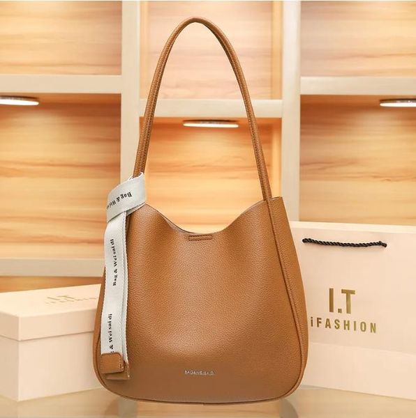 hobo underarm bag 2023 ladies handbags crocodile print underarm bag fashion internet celebrity ladies shoulder bag678
hobo underarm bag 2023 ladies handbags crocodile print underarm bag fashion internet celebrity ladies shoulder bag678