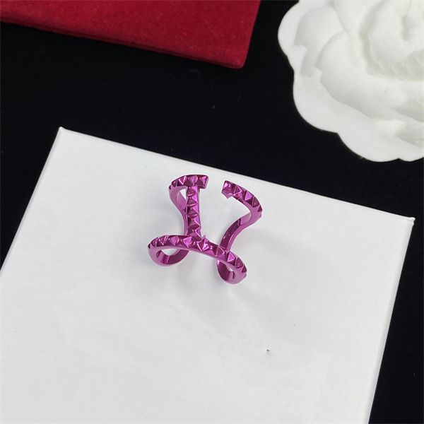 woman opening with side stones rings v logo metal designer gold letter v luxury jewelry women wedding ring, Slivery;golden
woman opening with side stones rings v logo metal designer gold letter v luxury jewelry women wedding ring, Slivery;golden