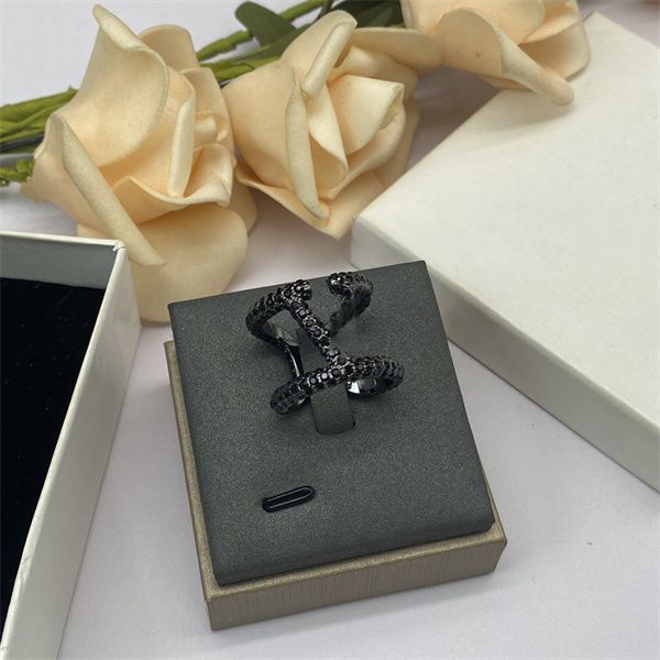woman opening with side stones rings vlogo metal designer gold letter v luxury jewelry women wedding ring 14, Slivery;golden
woman opening with side stones rings vlogo metal designer gold letter v luxury jewelry women wedding ring 14, Slivery;golden