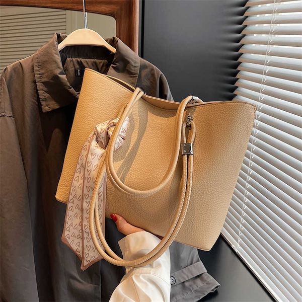 women's high capacity new simple and fashionable one shoulder college student classroom bag with sensible quality and diligent tote bag
women's high capacity new simple and fashionable one shoulder college student classroom bag with sensible quality and diligent tote bag