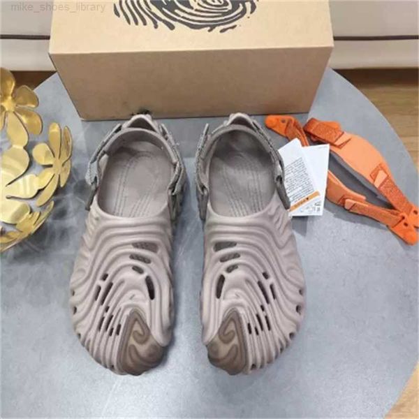 slippers 2022 summer new fingerprint hole shoes non slip men's and women's beach leisure sandals, Black
slippers 2022 summer new fingerprint hole shoes non slip men's and women's beach leisure sandals, Black