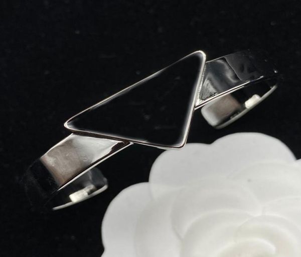 fashion designer bracelet for mens women silver jewelry triangle drip letters p bracelets gifts womens luxury love bracelets 20229222064, Black
fashion designer bracelet for mens women silver jewelry triangle drip letters p bracelets gifts womens luxury love bracelets 20229222064, Black