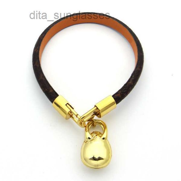 18cm real leather women designer bangles egg pendant luxury letter couple bracelets without box, Black
18cm real leather women designer bangles egg pendant luxury letter couple bracelets without box, Black