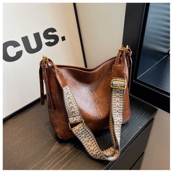large capacity one shoulder oblique straddle bag for women's new fashion college students commuting versatile tote bag
large capacity one shoulder oblique straddle bag for women's new fashion college students commuting versatile tote bag