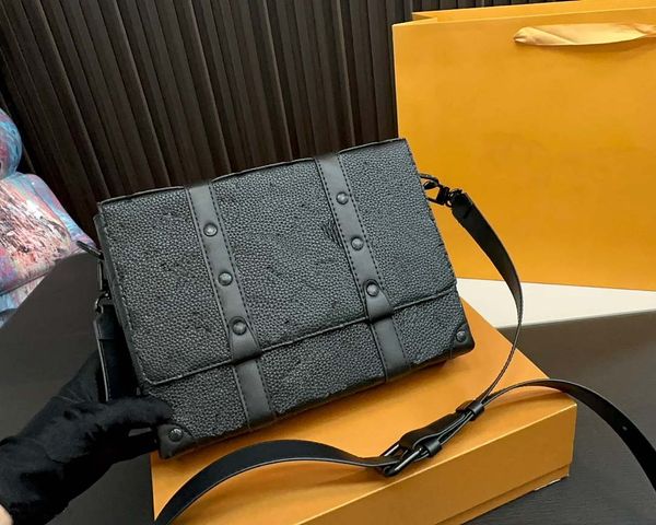 new men's bag designer shoulder bag new luxury handbags ladies cross-body bag black embossing fashion classic bag
new men's bag designer shoulder bag new luxury handbags ladies cross-body bag black embossing fashion classic bag