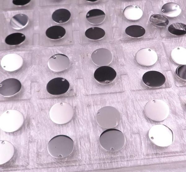 whole 30pcs lot shiny smooth stainless steel silver 20mm round medals tag charms pendant finding jewelry marking diy9251866
whole 30pcs lot shiny smooth stainless steel silver 20mm round medals tag charms pendant finding jewelry marking diy9251866