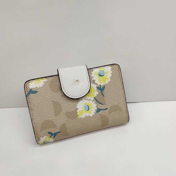 womens wallet luxury purses cute apple flower print card holder designer wallet wallets for women key pouch leather mini purse 230712, Red;black
womens wallet luxury purses cute apple flower print card holder designer wallet wallets for women key pouch leather mini purse 230712, Red;black