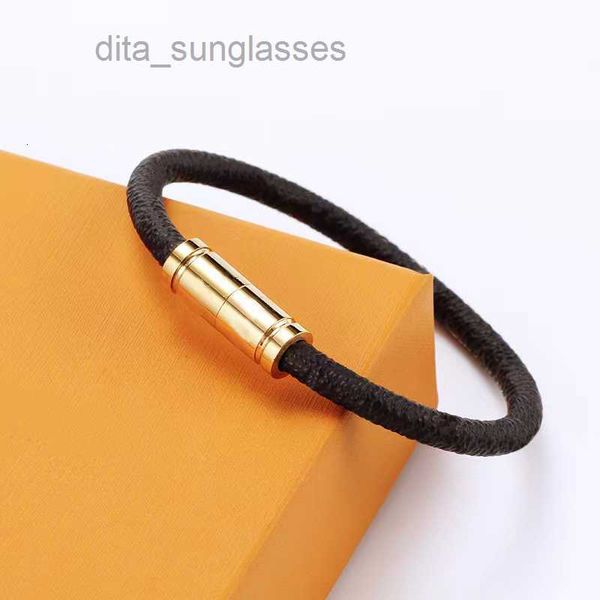 leather bracelets charm bangles fashion magnetic buckle size 17/19/21 jewelry woman man bangle wholesale designer bracelet, Golden;silver
leather bracelets charm bangles fashion magnetic buckle size 17/19/21 jewelry woman man bangle wholesale designer bracelet, Golden;silver