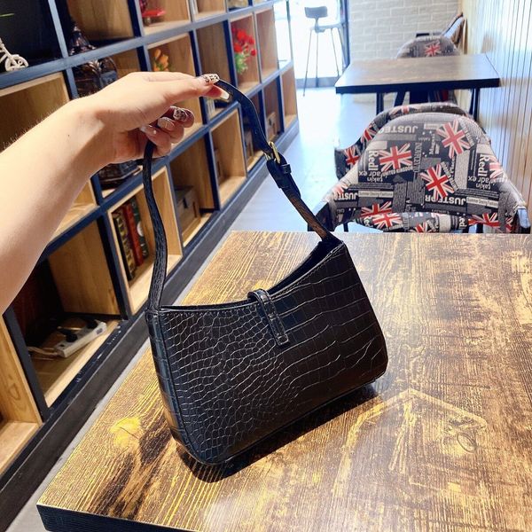 quality women designers bags hobo bags shoulder bag womens handbag luxurys purses wallets armpit bags adjustable strap classic leather 012
quality women designers bags hobo bags shoulder bag womens handbag luxurys purses wallets armpit bags adjustable strap classic leather 012