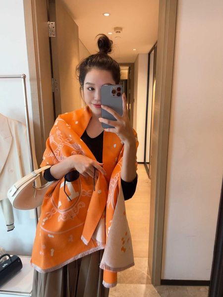 autumn and winter 2023 new fashion versatile h letter cashmere scarf women's double sided thickened air conditioned room long shawl z5j, Blue;gray
autumn and winter 2023 new fashion versatile h letter cashmere scarf women's double sided thickened air conditioned room long shawl z5j, Blue;gray