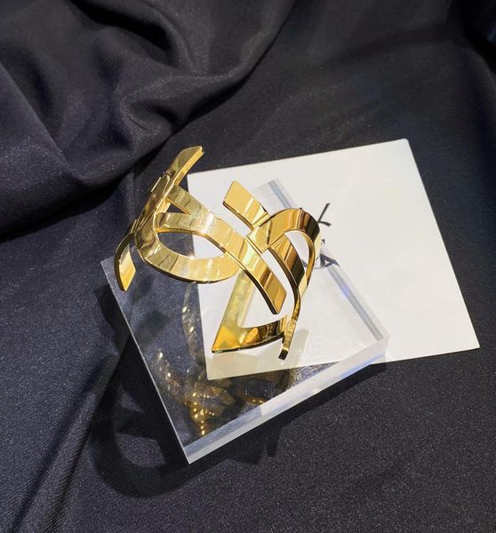 highly quality bracelets women bangle luxury designer letter jewelry 18k gold plated wristband cuff stainless steel wedding stainl2789010, Black
highly quality bracelets women bangle luxury designer letter jewelry 18k gold plated wristband cuff stainless steel wedding stainl2789010, Black