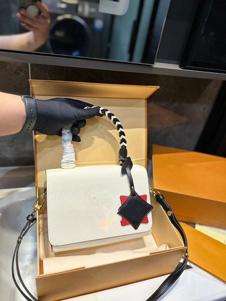 2023 new fashion designer women's classic vintage luxury leather manufacturing one shoulder crossbody handbag
2023 new fashion designer women's classic vintage luxury leather manufacturing one shoulder crossbody handbag