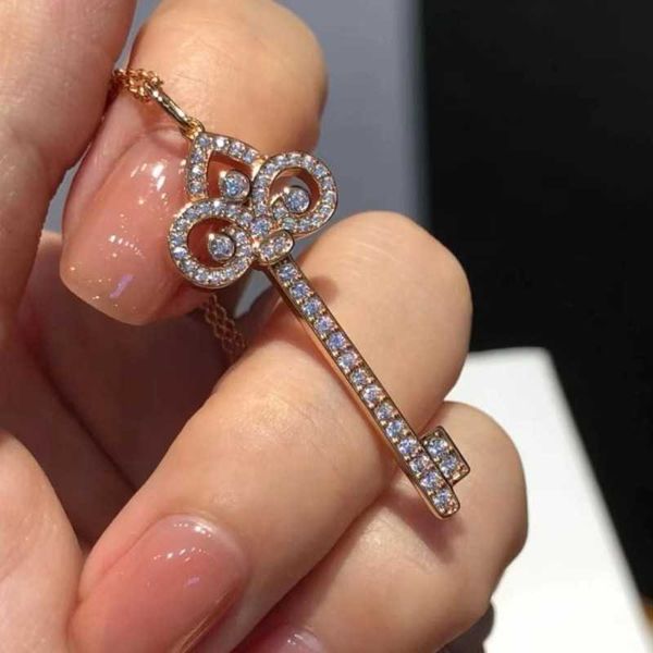 original new iris key sweater chain pendant 18k rose gold with diamonds full medium does not fade, Black
original new iris key sweater chain pendant 18k rose gold with diamonds full medium does not fade, Black