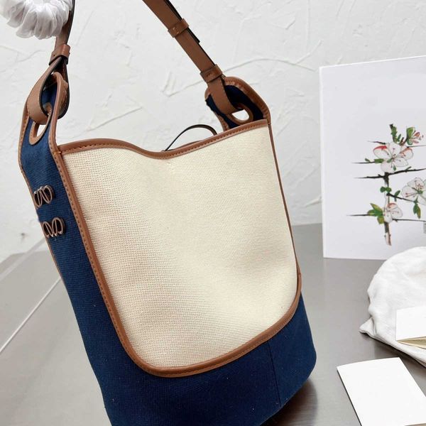 new cowhide lowe spliced bucket bag art style shoulder bag crossbody bag fashion versatile popular style
new cowhide lowe spliced bucket bag art style shoulder bag crossbody bag fashion versatile popular style