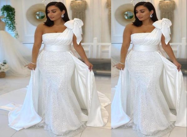 2021 bling mermaid wedding dresses one shoulder with bow sequined lace sweep train plus size sequins formal bridal dress vest2695399, White
2021 bling mermaid wedding dresses one shoulder with bow sequined lace sweep train plus size sequins formal bridal dress vest2695399, White