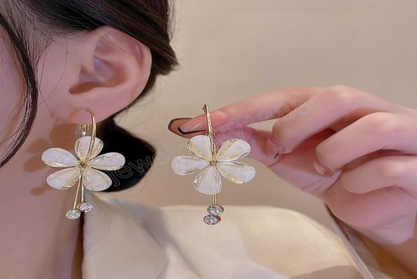 korean shiny crystal flower dangle earring for women fashion rhinestone tassel earrings wedding party temperament jewelry gifts3889822, Silver
korean shiny crystal flower dangle earring for women fashion rhinestone tassel earrings wedding party temperament jewelry gifts3889822, Silver