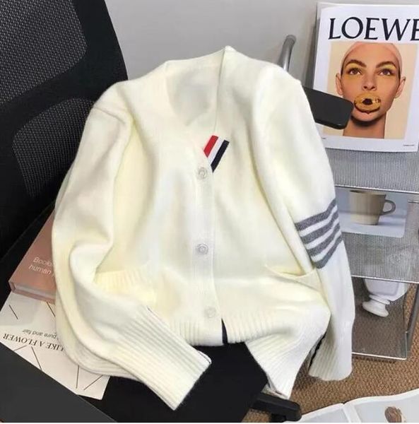 women's sweaters luxury brand designer sweater letters pullover hoodie long sleeve sweatshirt embroidery knitwear winter clothes, White;black
women's sweaters luxury brand designer sweater letters pullover hoodie long sleeve sweatshirt embroidery knitwear winter clothes, White;black