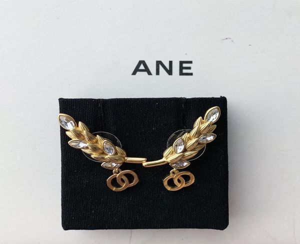 luxury brand designer stud earrings famous women crystal rhinestone pearl earrings wedding party jewelry46363404, Golden;silver
luxury brand designer stud earrings famous women crystal rhinestone pearl earrings wedding party jewelry46363404, Golden;silver