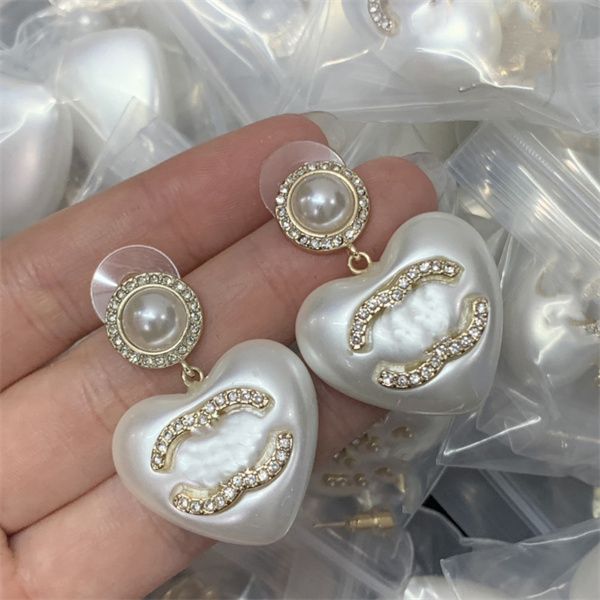 heart-shaped earrings designer stud luxury women ccity diamond pearl earring classics jewelry woman c earing 443456, Golden;silver
heart-shaped earrings designer stud luxury women ccity diamond pearl earring classics jewelry woman c earing 443456, Golden;silver