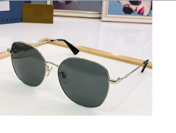 2023 sunglasses silver thin metal full frame dark blue adumbral square glasses available with box, White;black
2023 sunglasses silver thin metal full frame dark blue adumbral square glasses available with box, White;black