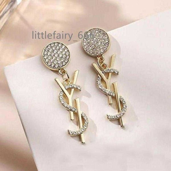 fashion women designer earrings ear stud brand 18k gold plated designers geometry letters crystal earring wedding party jewerlry classic sty, Golden;silver
fashion women designer earrings ear stud brand 18k gold plated designers geometry letters crystal earring wedding party jewerlry classic sty, Golden;silver