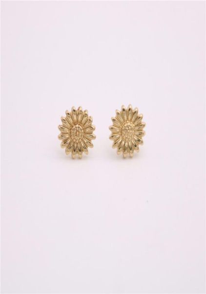 fashion flowers ear studs beautiful pattern environmental protection material five color optional suitable for men and women3649503, Golden;silver
fashion flowers ear studs beautiful pattern environmental protection material five color optional suitable for men and women3649503, Golden;silver