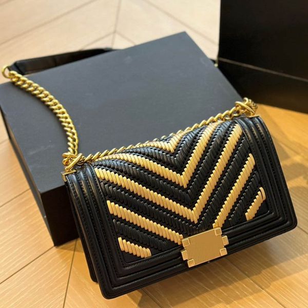 knitting v-stitch flap women shoulder bag leather quilted stitching classic crossbody bag retro portable adjustable chain designer bag gold
knitting v-stitch flap women shoulder bag leather quilted stitching classic crossbody bag retro portable adjustable chain designer bag gold