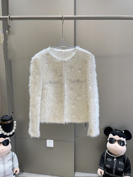 women's jackets european designer coat 2023 light luxury heavy work bead piece fur design round neck versatile short coat, Black;brown
women's jackets european designer coat 2023 light luxury heavy work bead piece fur design round neck versatile short coat, Black;brown