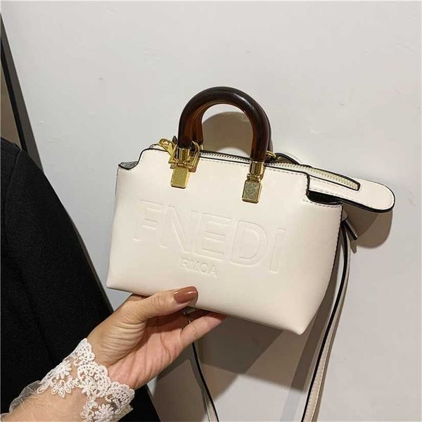 26% off handbag designer 2023 fashionable casual handheld autumn simple and charming small fragrance style women's bag
26% off handbag designer 2023 fashionable casual handheld autumn simple and charming small fragrance style women's bag